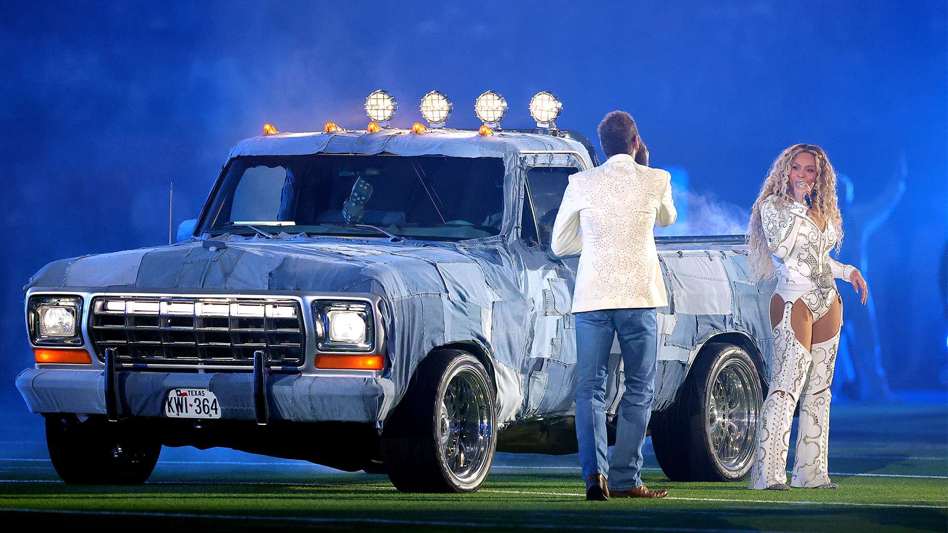 洛里昂球迷怒砸400公斤臭鱼，抗议主帅高压统治！