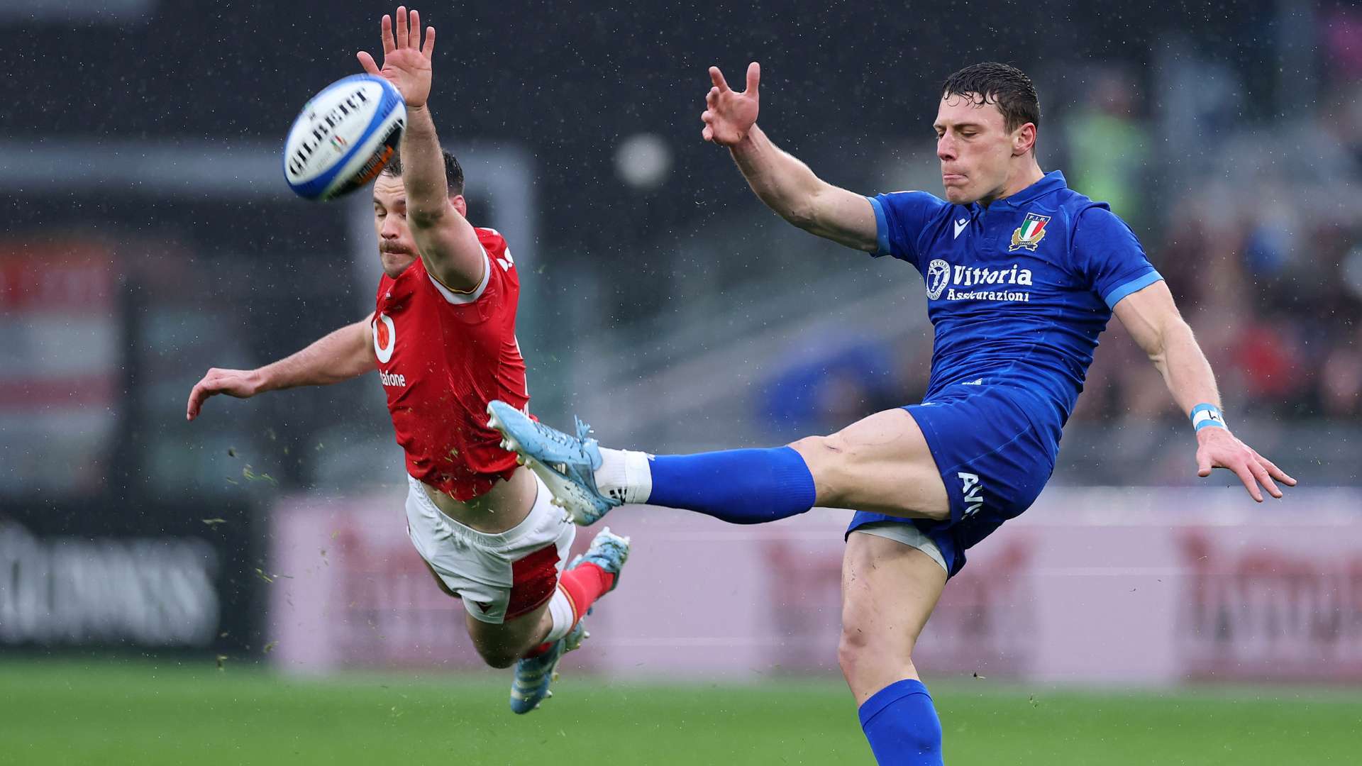 足球场上8号球衣的象征与历史意义